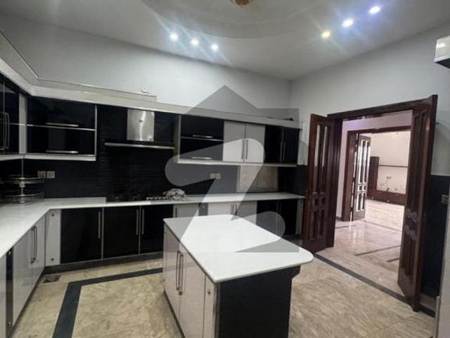 A beautiful 1 kanal house for rent bahria town overseas b