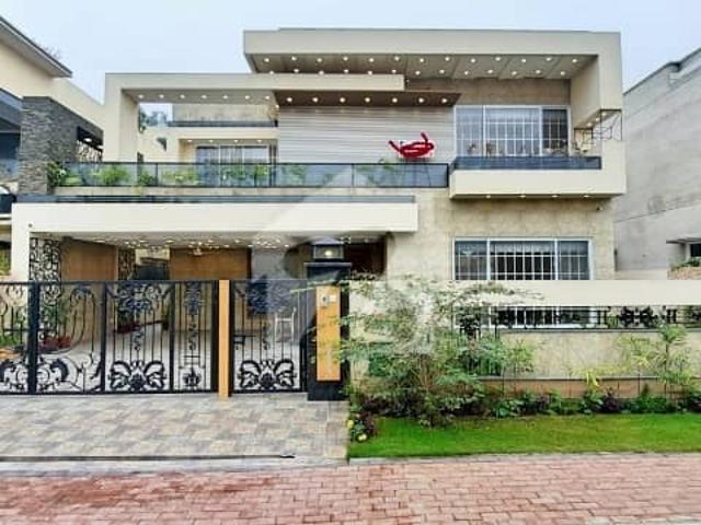 A beautiful 1 kanal house for sale in nargis block sector c bahria town lahore