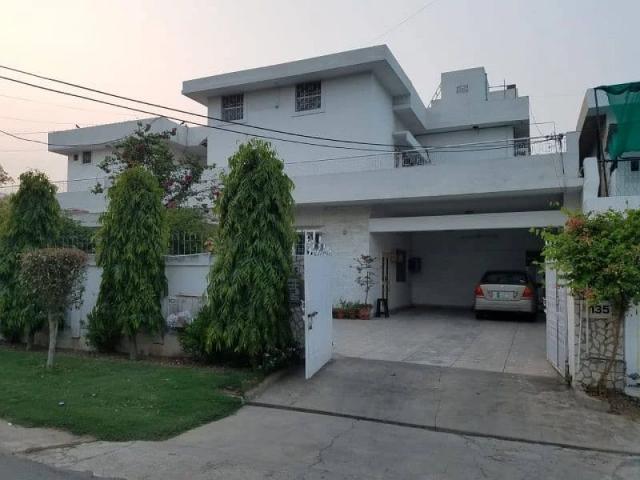 A beautiful white house for sale in lahore cantt Rawalpindi ASKARI 14 ID 80973