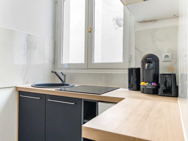 A beautiful fully renovated apartment, an 8 minute walk from the beach and various shops