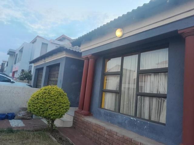A Beautiful Modern 3 Bedroom House for Sale Woodhill Estate, Bendor