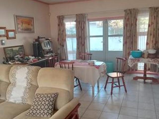 a beautiful quaint 3 bedroom house o.
