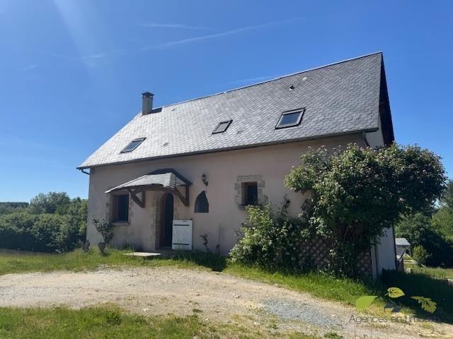 This traditional style property built in 2005, complete with. 112m² Tarnac