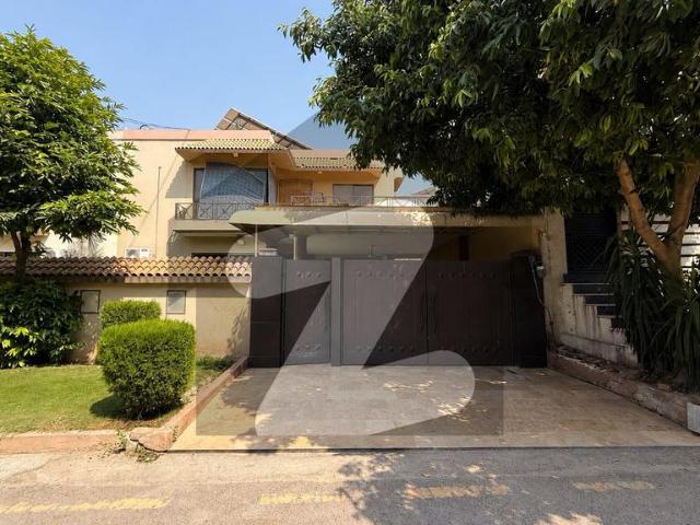 A Beautifully Maintained 14 Marla Family Home Is Now Available For Sale. Located In A Highly Desirable Area, This Property Offers Spacious Living, A Practical Layout, And Excellent Accessibilityperfect For Families Or Investor Shami Road