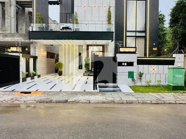 A beautiul 10 marla house f0r sale in chambelli block sector c bahria town lahore