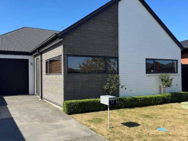 A Beauty in Beachgrove