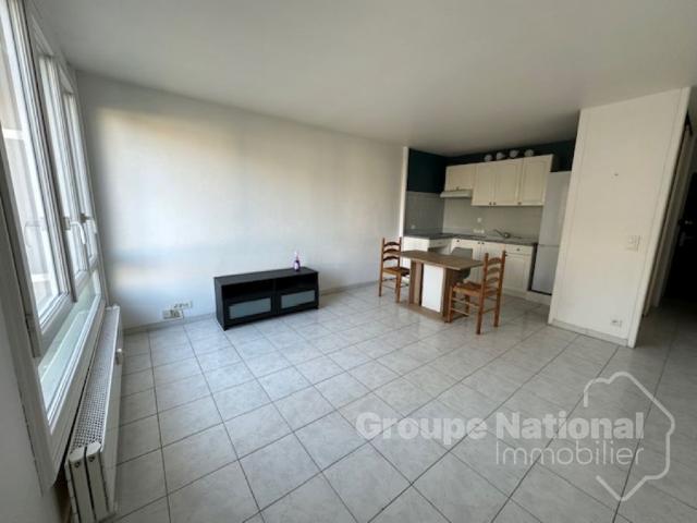 A BEAUVAIS: STUDIO DANS RÉSIDENCE SÉCURISÉE