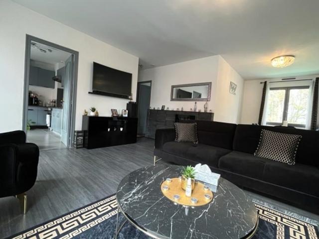 A BEYCHAC ET CAILLAU, MAISON 140 M²/ 3 354 M² DE TERRAIN