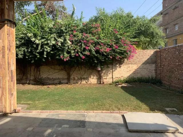 A big lavish banglow 1000sq Yard for sale with all living Amenities. Hyderabad ID 32966