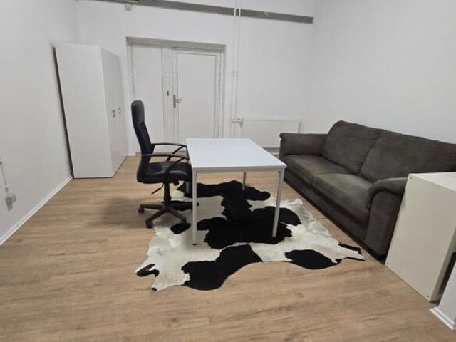 A Blk 2 Bedroom 400 Sq. Ft. Apartment in Vasant Vihar Delhi Listing ID: #9989