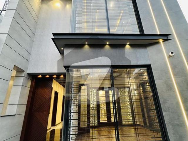 A Block 10 Marla Hot Location Beautiful Ultra Modern Brand New Double Storey House For Sale In Central Park Lahore Central Park Housing Scheme