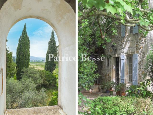 À Boulbon, face à la Montagnette, au village et à son moulin. 249m² Boulbon