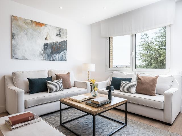 A bright, three bedroom apartment in the heart of Gaztambide