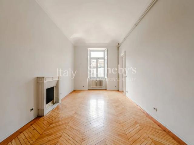 A bright and elegant residence in the centre of Turin