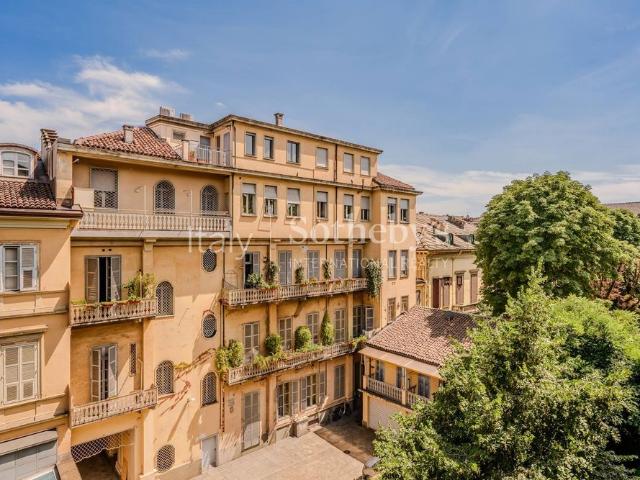 A bright and elegant residence in the centre of Turin