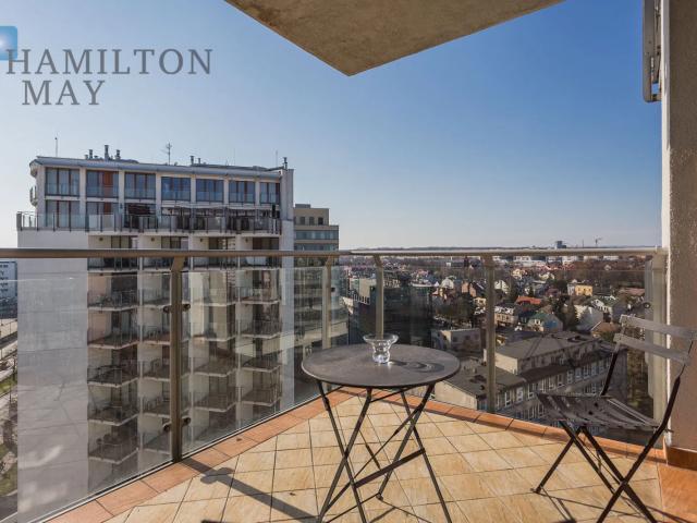 A britgh apartment with a balcony and parking place in Tarasy Verona development