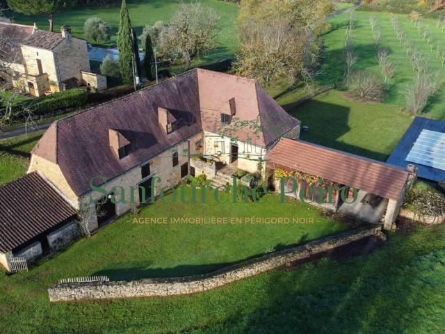À Castelnaud la Chapelle, à 14km de Sarlat Vallée de la Do. 126m² Castelnaud la Chapelle