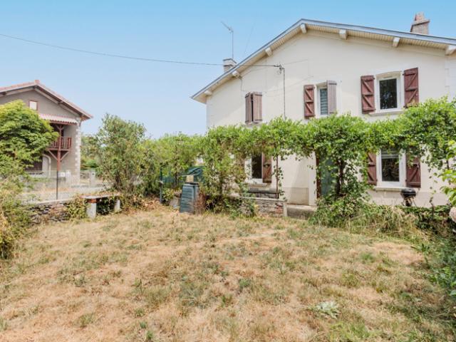 A CAZERES Belle maison 7 pièces avec jardin d'environ 200m