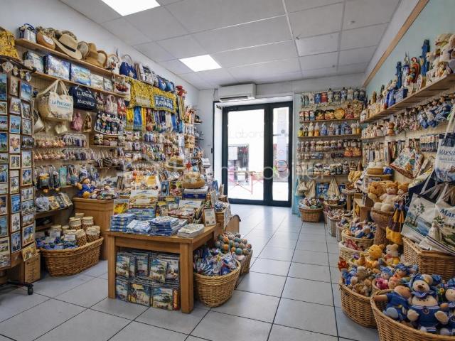 À CÉDER – DROIT AU BAIL – CENTRE VILLE SAINT CYR SUR MER