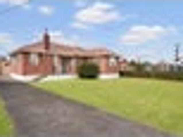A Classic Treasure Awaits in Te Atatu Peninsula!