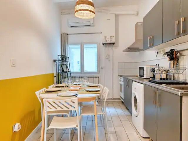A comfortable and practical 3 bedroom pied à terre for your holidays