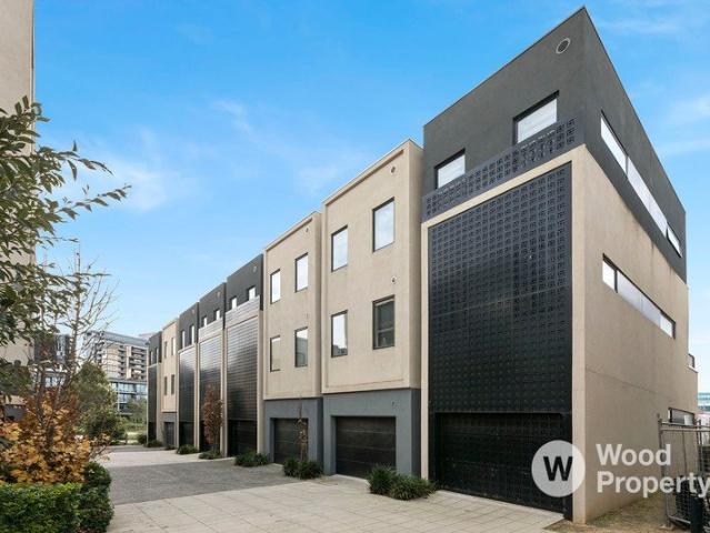 A Coveted End of Street Position in the Heart of YarraBend