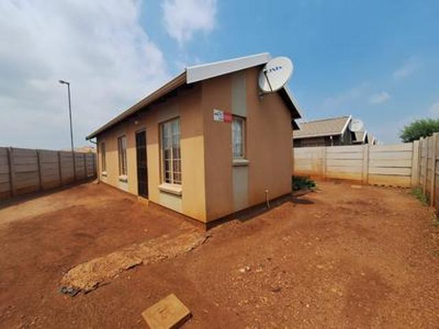 a cozy 3 bedroom free standing home.
