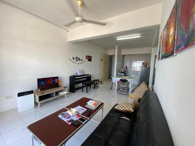A cozy home with stunnung view in a convenient location for SALE Pena