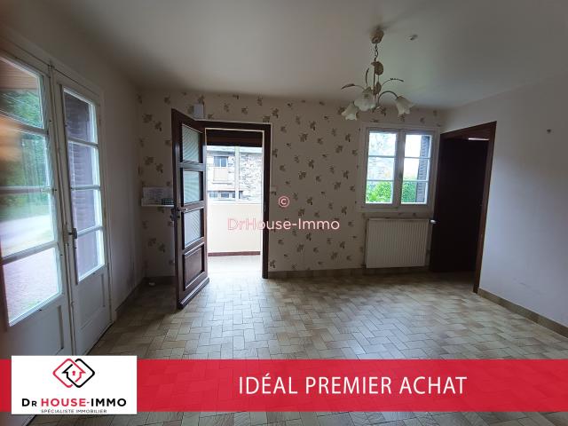 À découvrir à LOYAT Maison avec terrain et dépendance