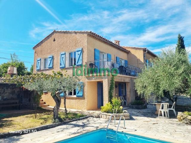 A découvrir Flayosc cette jolie villa F8 200m piscine terrasse sur 1448m terrain 475000€ dpe d