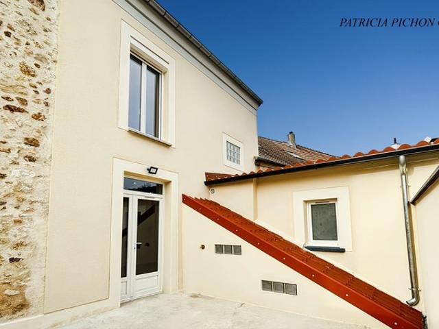 À découvrir sans tarder à Nogentel: maison entièrement rénovée 106 M² avec 4 chambres, terrasse, sous sol et garage SECTEUR CHATEAU THIERRY