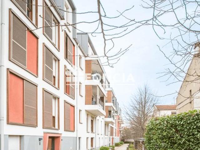 À deux pas du canal Saint Denis, découvrez ce beau 3 pièces de 61 m²