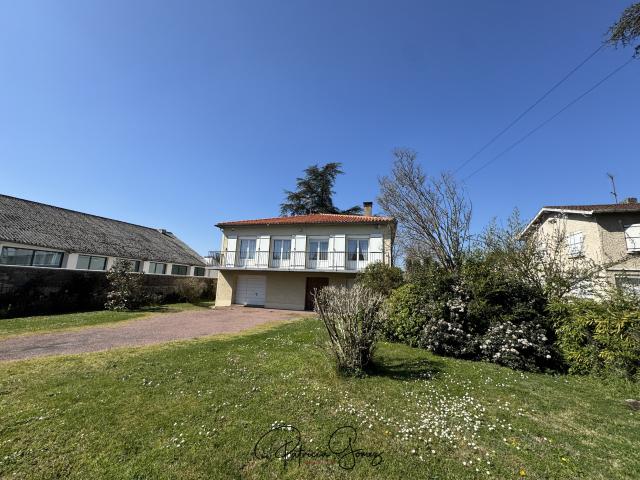 À DEUX PAS DU CENTRE VILLE DE CASTRES, MAISON FAMILIALE AUX MULTIPLES POSSIBILITÉS