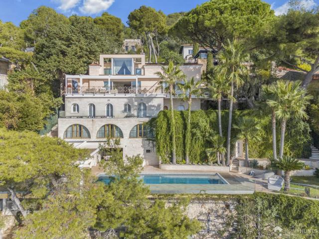 À deux pas du prestigieux Four Seasons Grand Hotel à Saint J. 677m² Saint Jean Cap Ferrat