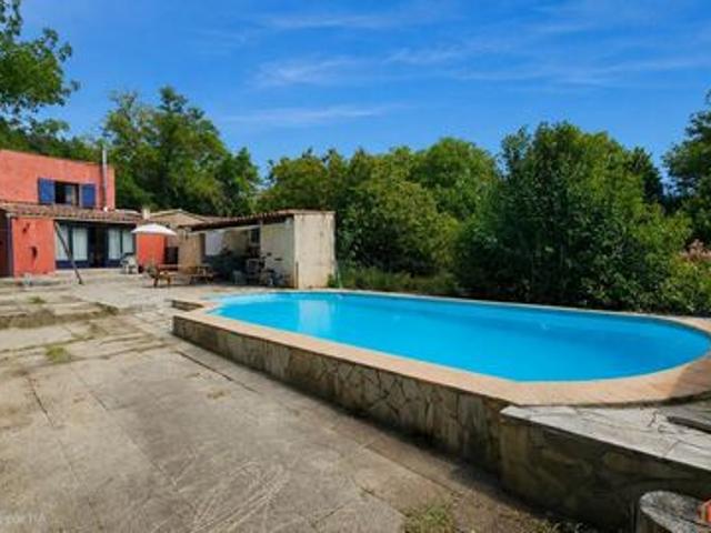 A deux pas du village