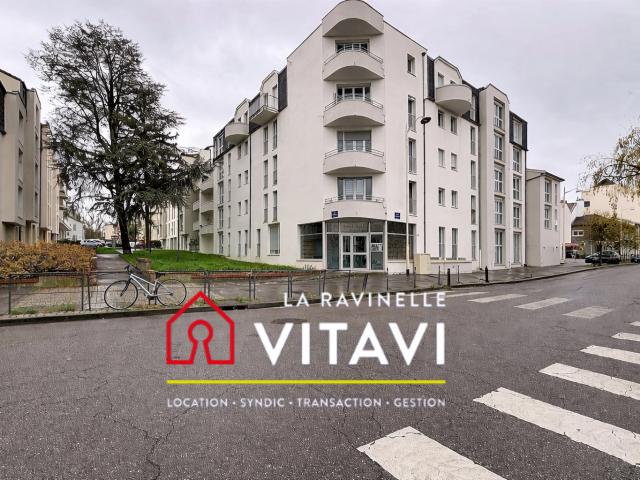 À deux pas de l’IUT Charlemagne: studio 33m2 avec parking en sous sol