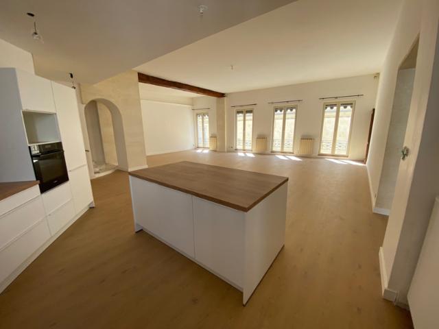 À deux pas des Arènes de Nîmes Appartement bourgeois de 18