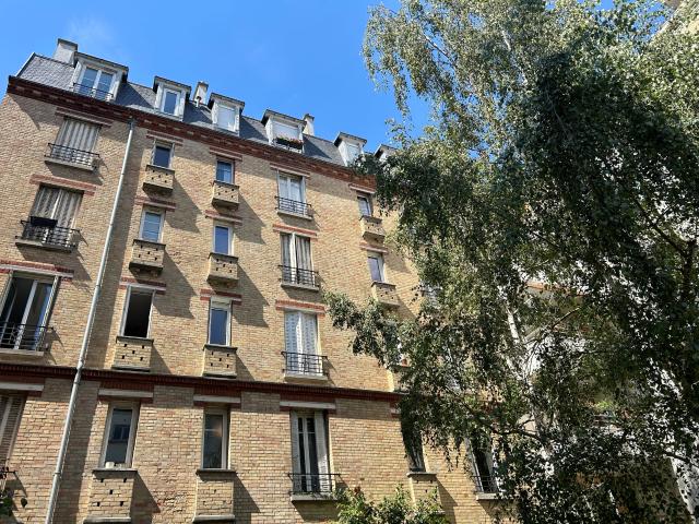 À deux pas des quais de Seine Charmant 2 pièces lumineux avec ascenseur