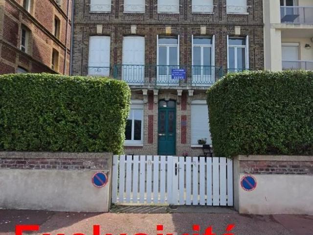 A DIEPPE, en Normandie, charmant appartement 2 pièces front de m