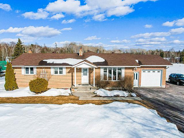 A Dream Home On A Beautiful Acreage