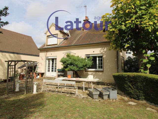 A DREUX, SUR UN TERRAIN DE 1500 M2, MAISON FAMILIALE DE 6 PIECES SUR SOUS SOL TOTAL