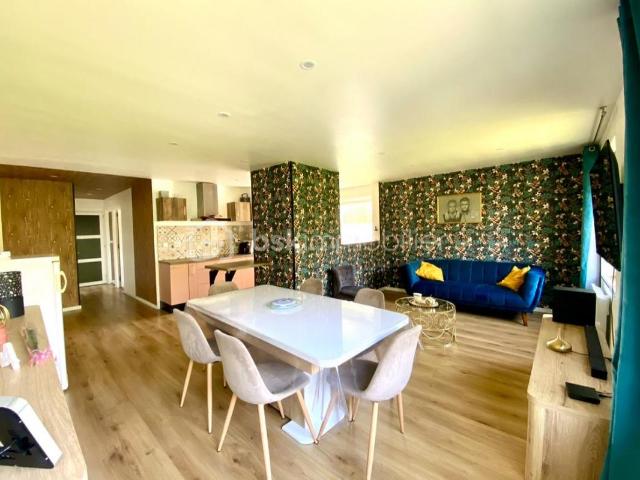 À EU, un appartement rénové avec goût, prêt à vivre, au cœur de toutes les commodités