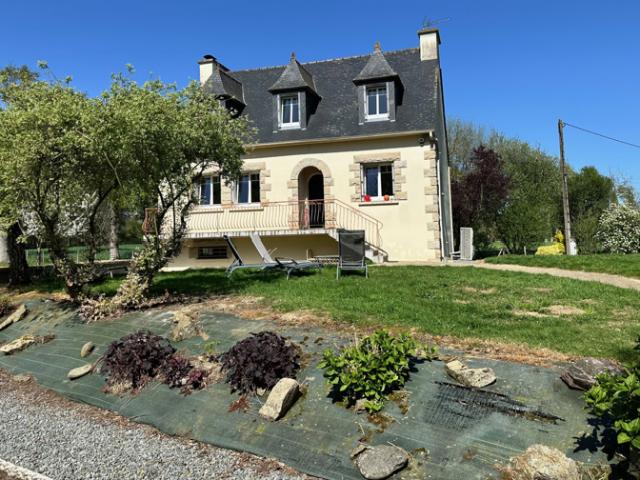 A ENVIRON 15 MN DE SAINT CAST MAISON NEO BRETONNE AVEC TERRA