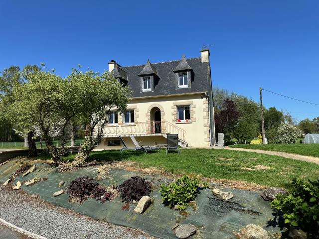 A ENVIRON 15 MN DE SAINT CAST MAISON NEO BRETONNE AVEC TERRAIN D'ENVIRON 16 000M2