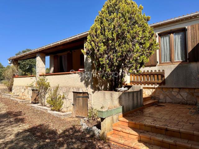 À Esparron de verdon, villa à acheter pour résidence princip