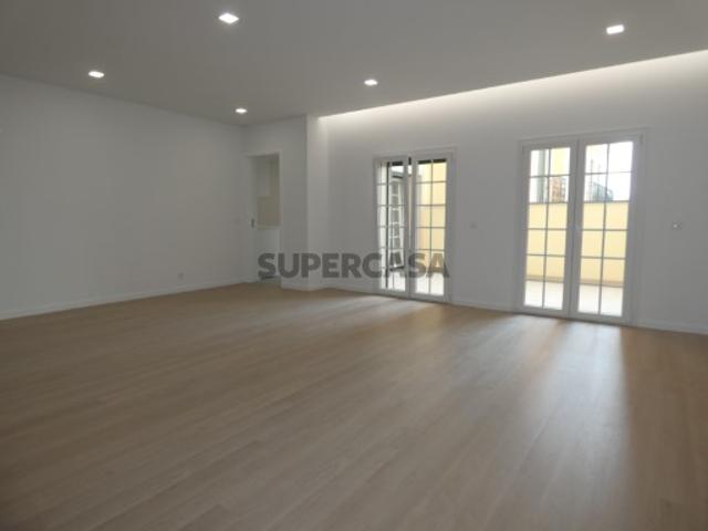 A Estrear, T3 com Garagem,Casas do Lago