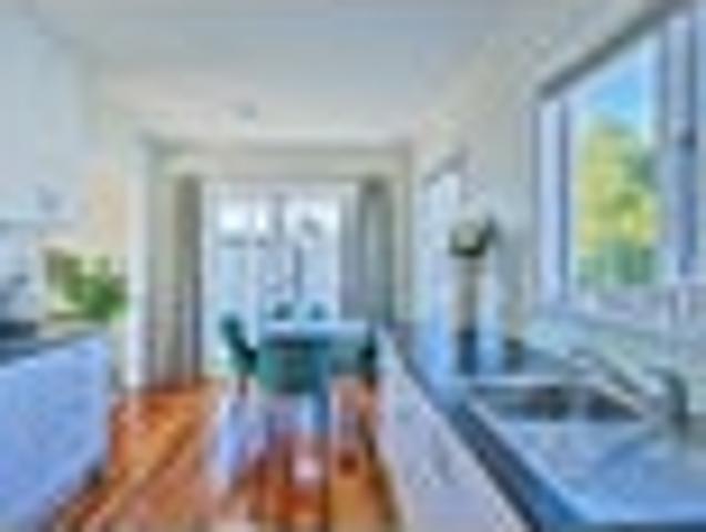 A fully renovated, warm and dry 1960’s gem