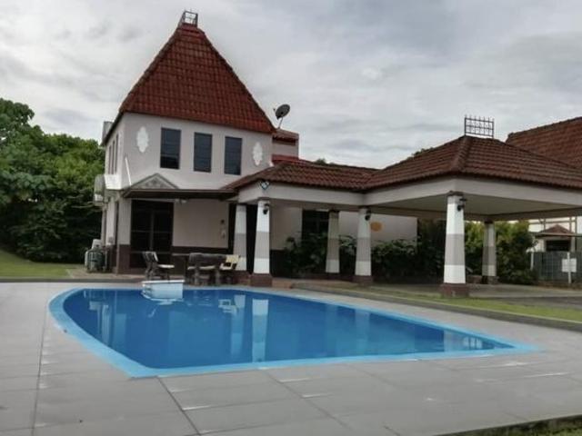 A Famosa Resort Bungalow with private swimming pool