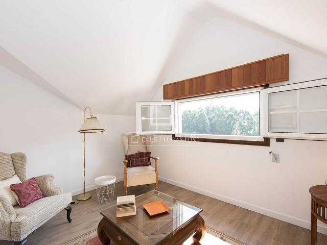 A fantastic well built villa for short term let offering 8 bedrooms, a good layout, lovely views and a large plot in Donas Gondomar, Pontevedra