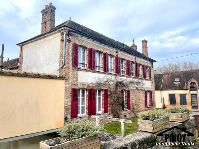 À FLAGY, Maison bourgeoise rurale en bordure du bief de l'Orvanne